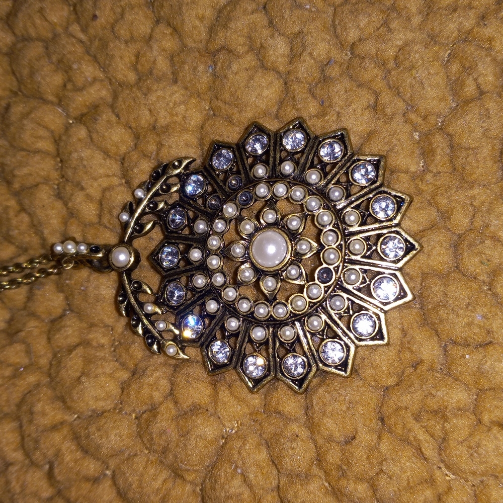 H-18 CTI silver toned pendant and necklace